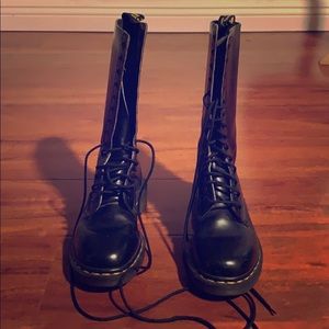 Dr. Martens Bouncing Souls Made in England 14 Hole